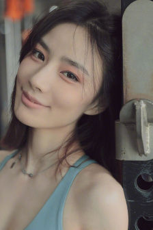 欣起少妇的裙子挺进去短篇小说